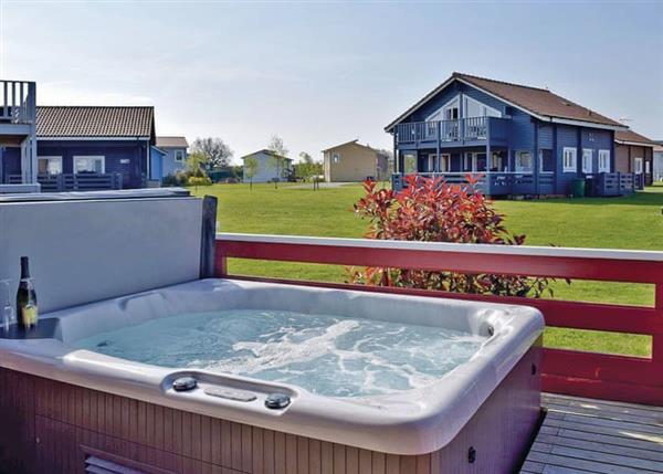 Relax and Explore Fairway Lakes Lodges, Norfolk