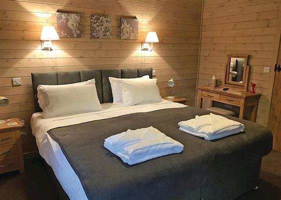 Drake’s Lodge at Henlle Hall Woodland Lodges, Oswestry