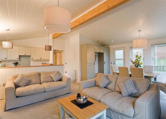 Superior Country Six Platinum at Finlake Lodges, Newton Abbot