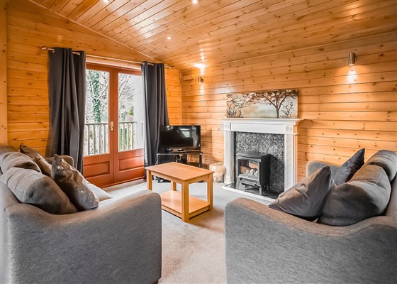 4 Berth Superior Wooden Lodge With Hot Tub Pet
