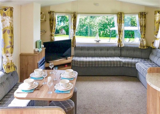 8 Berth Superior Caravan With Hot Tub