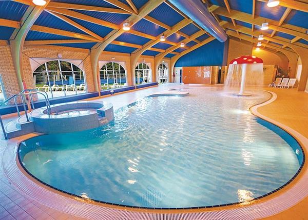 hoburne swimming pool opening times