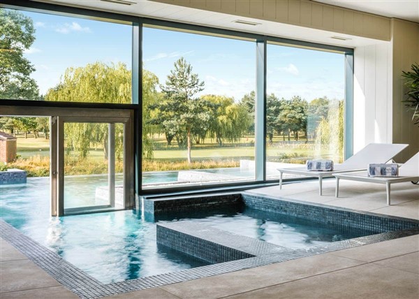 Luxury One Bedroom Lodge at The Manor Resort in 