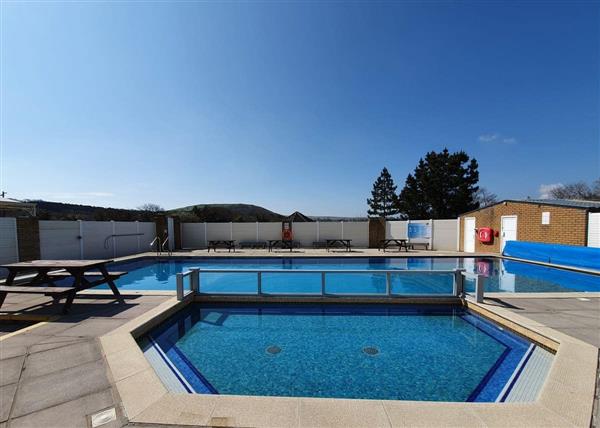 4 bed platinum hot tub lodge at Llanrhidian Holiday Park in Swansea, West Glamorgan