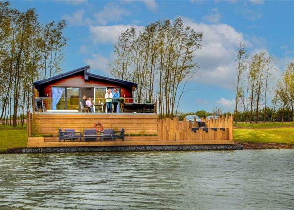 Whimbrel Lakeside Lodge at Noahs Retreat in 