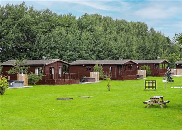 Kingfisher Lodge at Paradise Lakeside Lodges in 