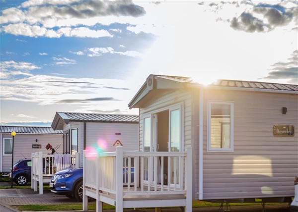 Silver 4 Bedroom Holiday Home Pet at Skirlington in 
