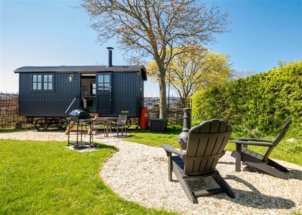Shepherd Hut 2 at Wilksworth Caravan Park in 