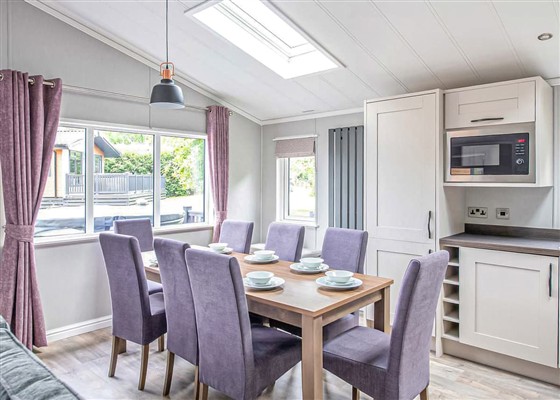 Exclusive 6 berth lodge 3 Bed Hot Tub Pet