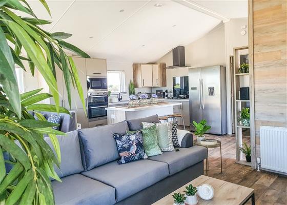 Exclusive 6 Berth Lodge Hot Tub