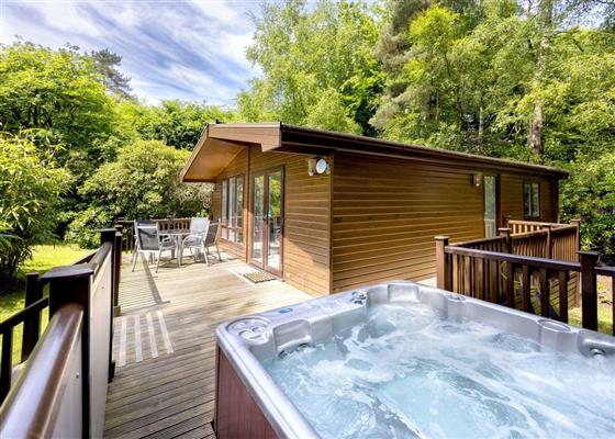 Darwin Forest Country Park - holiday lodges in Derbyshire with hot tub ...