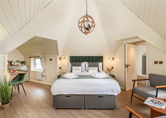 One Bedroom Treehouse with Hot Tub