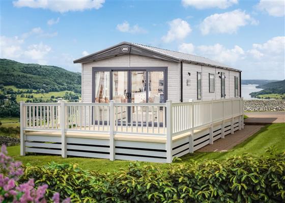 Platinum 2 Caravan (sleeps 4) with decking (Pet)