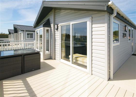 Platinum 2 Lodge (sleeps 4) with decking (Pet)