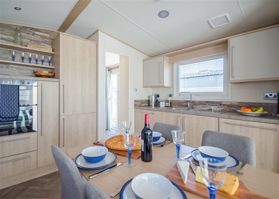 Platinum 3 Pet Friendly Caravan Decking sleeps 6